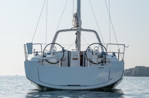 Beneteau-Oceanis-38-Cruiser-ad-stern2