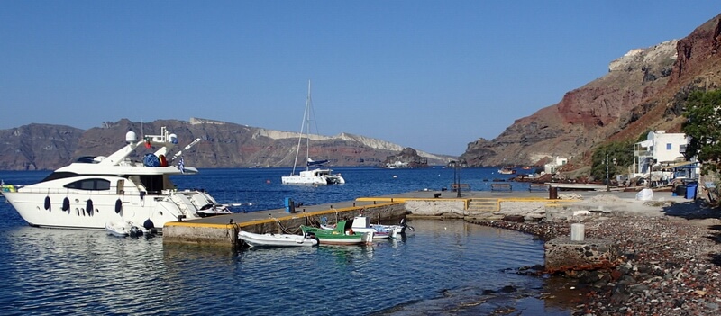Armeni, the alternative port of Oia in Santorini