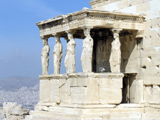 Las estatuas de Las Cariátides de La Acrópolis de Atenas en Grecia