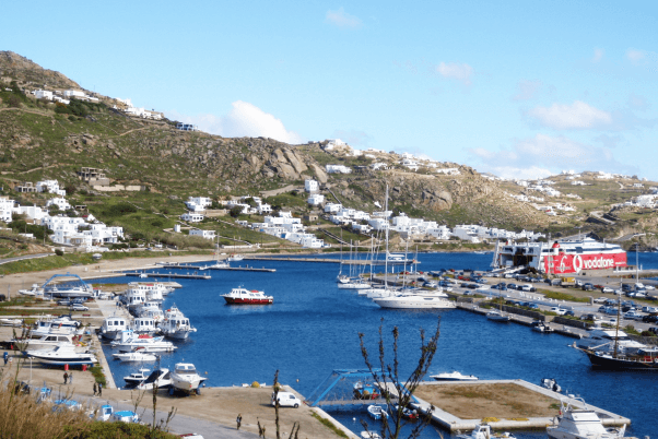 La marina en el nuevo puerto de Mykonos