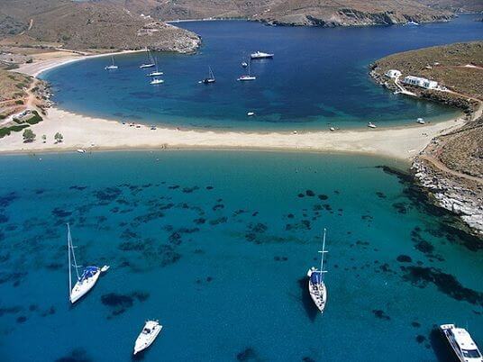 Sailing holidays in Greece aboard a yacht rental at Kolona and Fikiada bays of Kythnos - Sailing Heaven