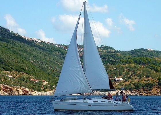 Haciendo vela despreocupadamente con un alquiler de barcos sin patrón en Grecia - Sailing Heaven
