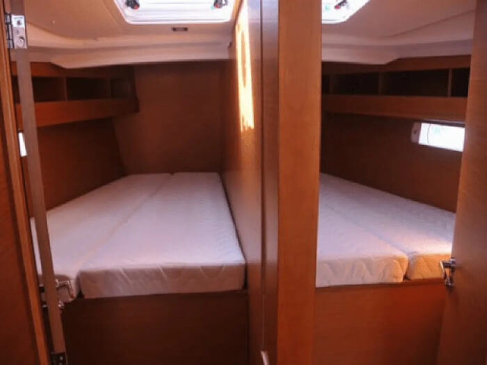 Jeanneau-Sun-Odyssey-479-JK-cabins-bows2.jpg