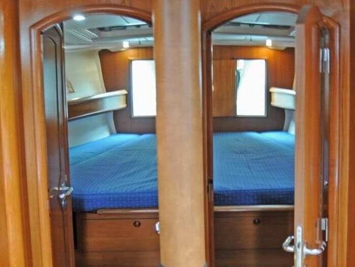 Jeanneau-Sun-Odyssey-49-oo-bow-cabins.jpg