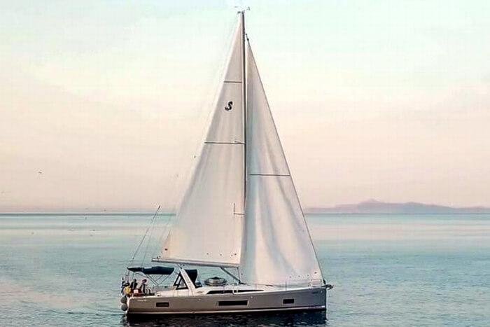 Beneteau-Oceanis-46.1-sy-sailing1.jpg