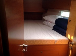 Jeanneau-Sun-Odyssey-519-ss-bow-cabin1